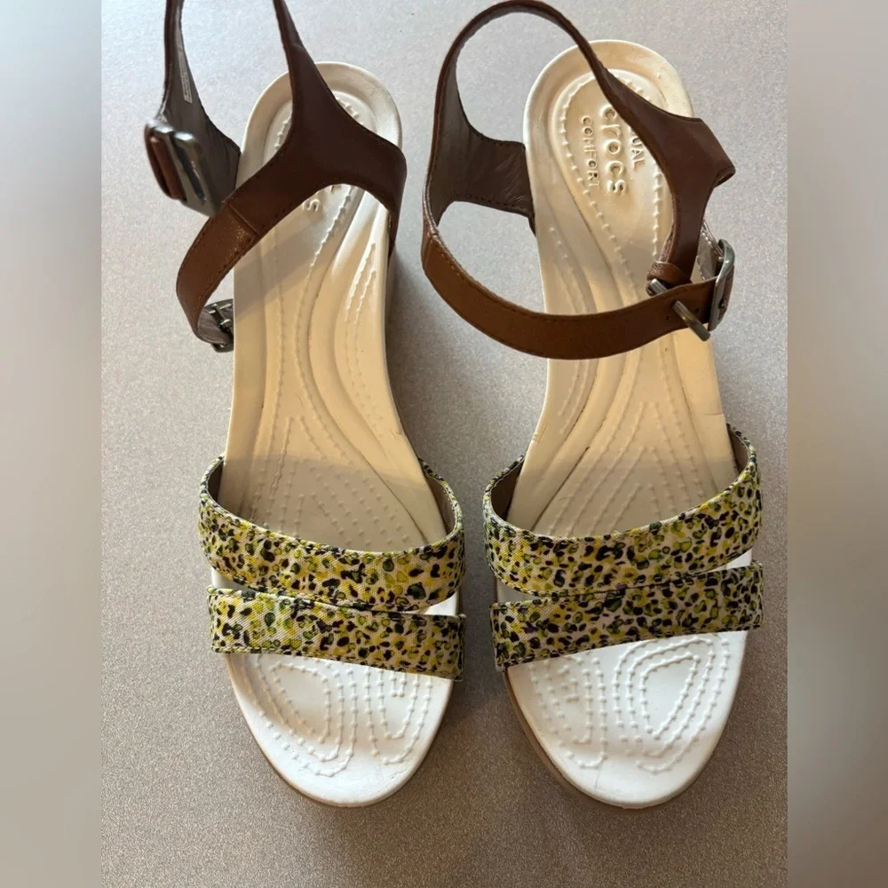 Crocs Women's Leigh II Ankle Strap Graphic Print Wedges Size 9